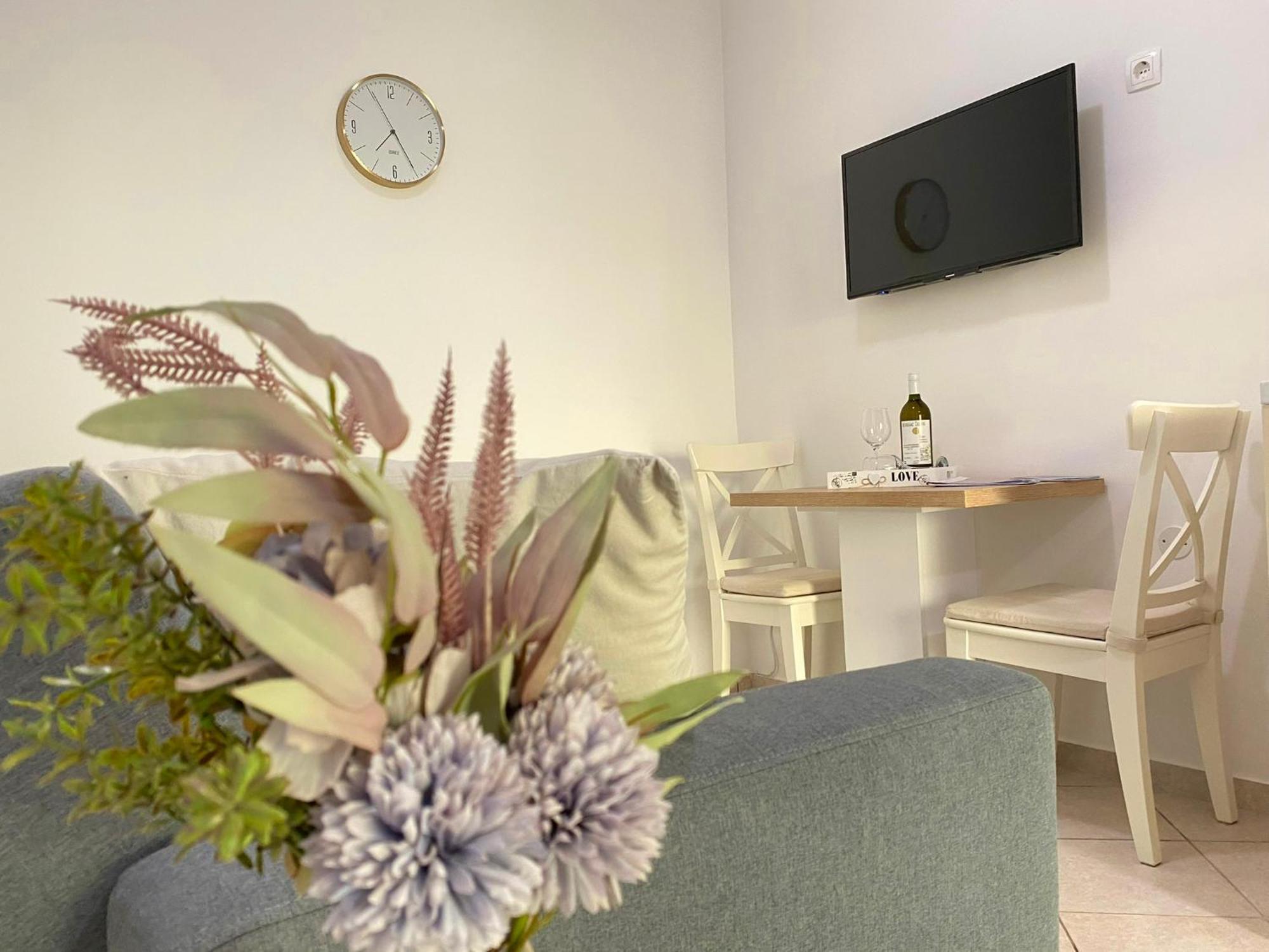 Aurelis Apartment *